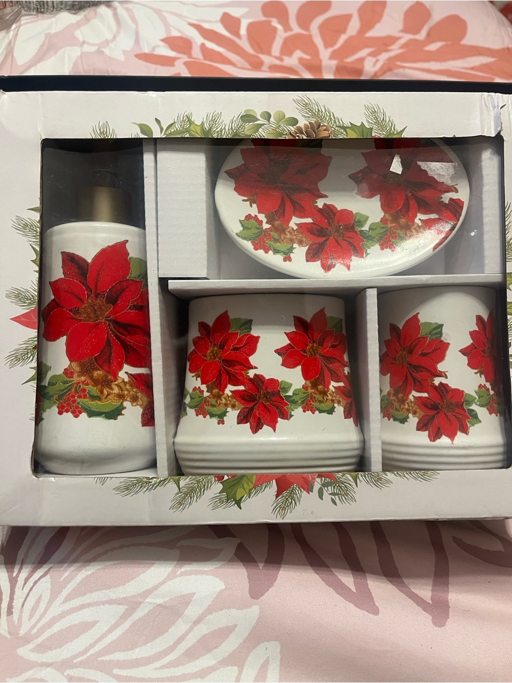Holiday Poinsettia Bath Accessory Set - Red
